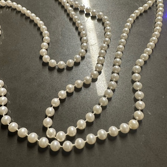 Long Pearl Necklace - Picture 4 of 6